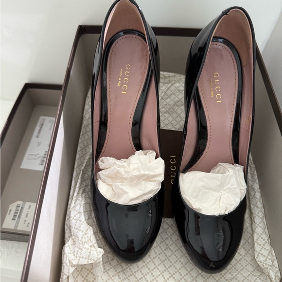Gucci Black Patent Leather Heels - Picture 1 of 16